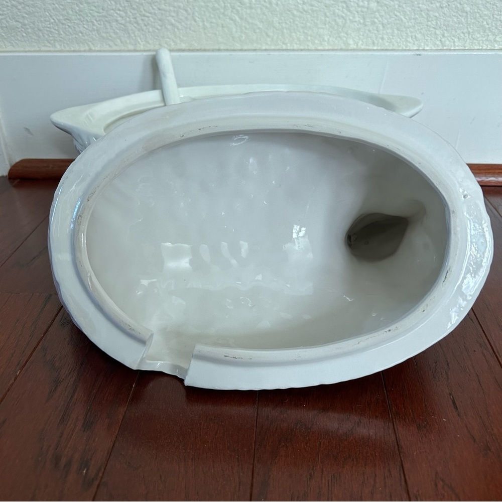 vintage white ceramic hen-on-nest soup tureen with a matching ladle - Picture 5 of 9